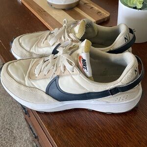 Nike Women’s Waffle Debut